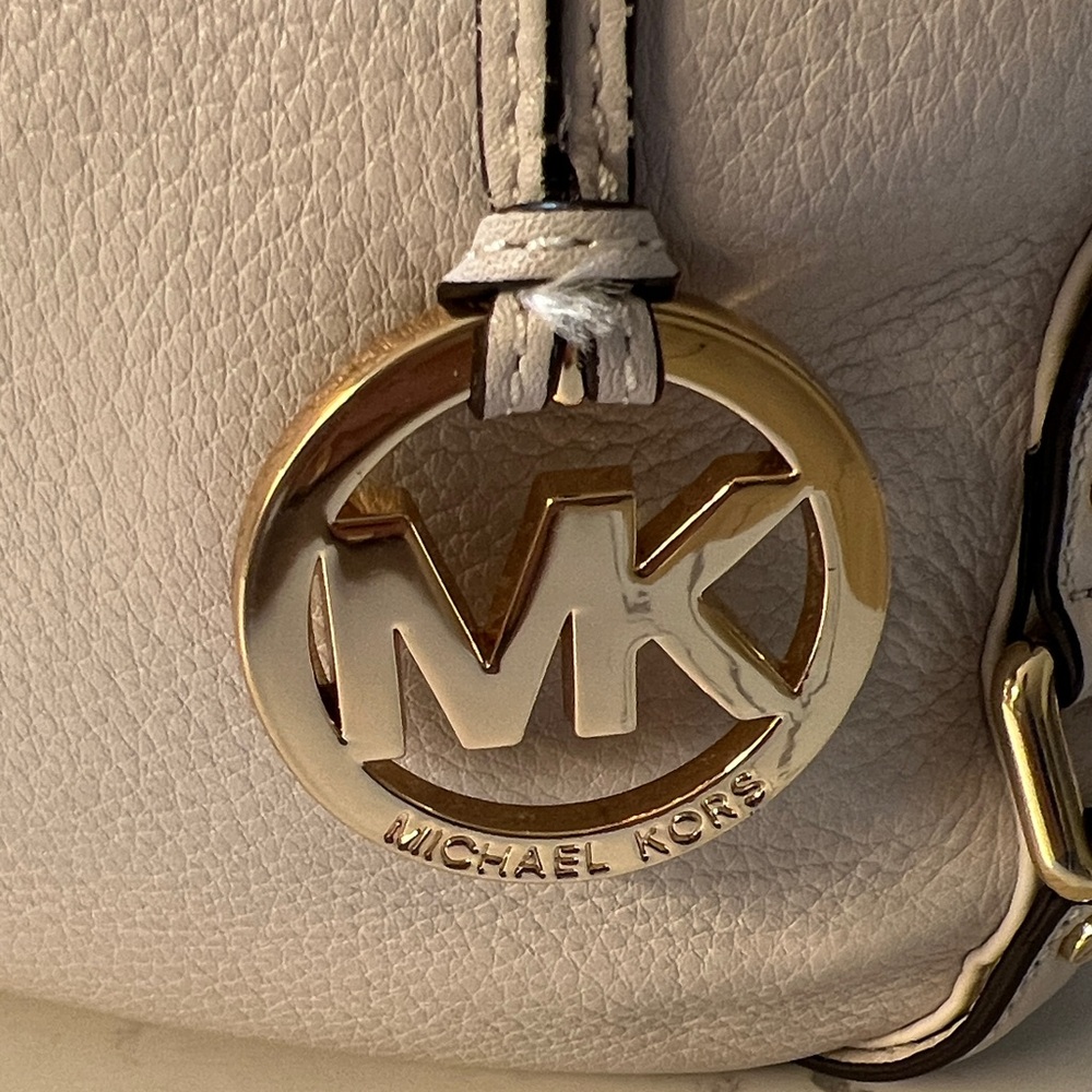 Michael Kors Cream Shoulder Bag with Gold Accents - Picture 2 of 13